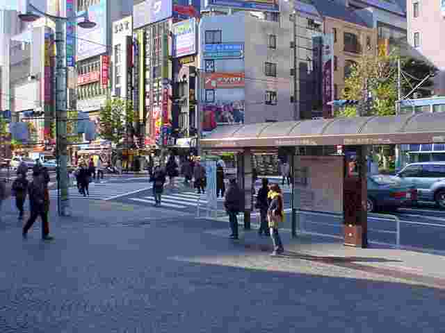 The bus stop as seen from the JR Ochanomizu station